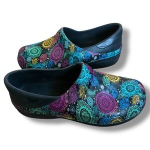 Crocs Neria Pro II‎ Work Clogs Women's 10M Slip Resistant Shoes Colorful Paisley